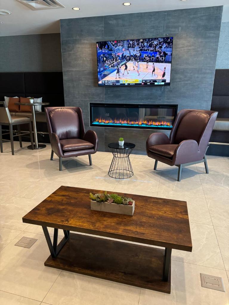 Cambria Hotel Niagara Falls photo 2