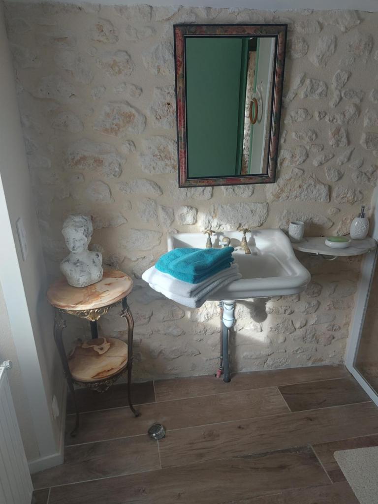 Chateau Gunes (Guges) photo 2