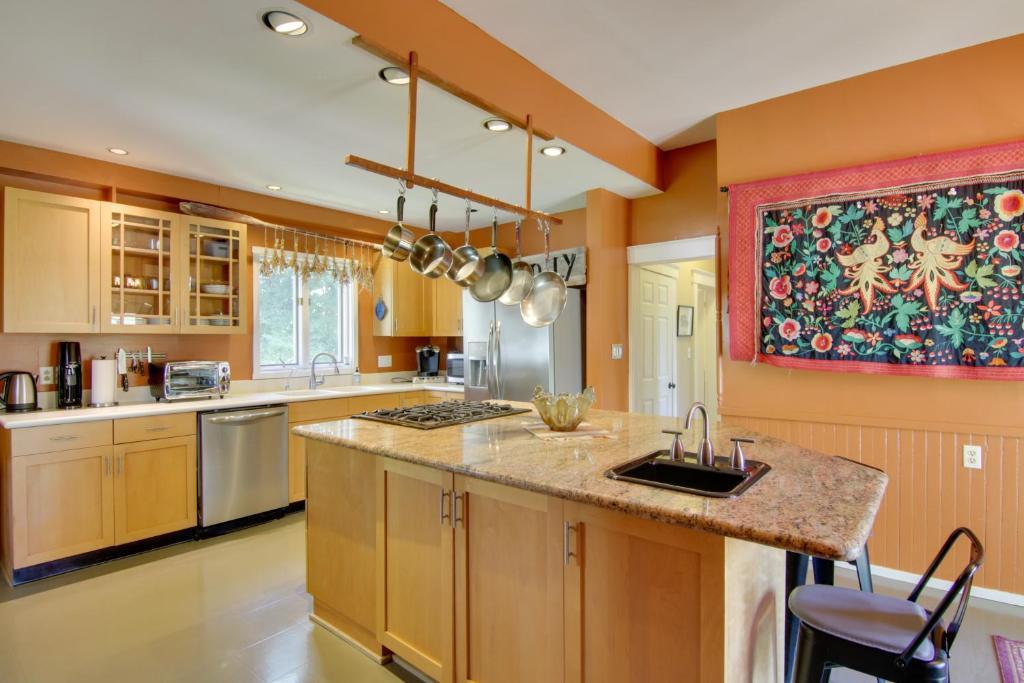 1915 Historic Cambridge Property with Fire Pit! photo 2