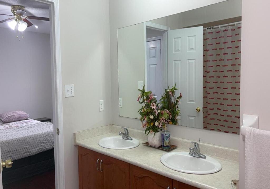 Beautiful private Room near Airport