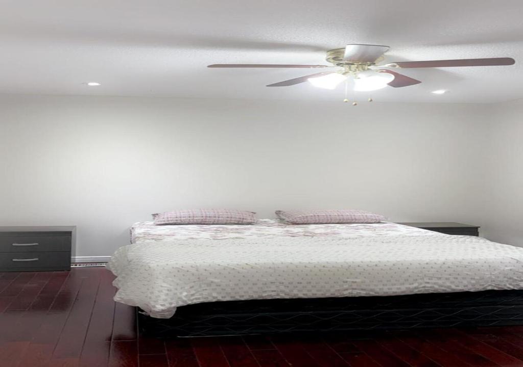 Beautiful private Room near Airport photo 2