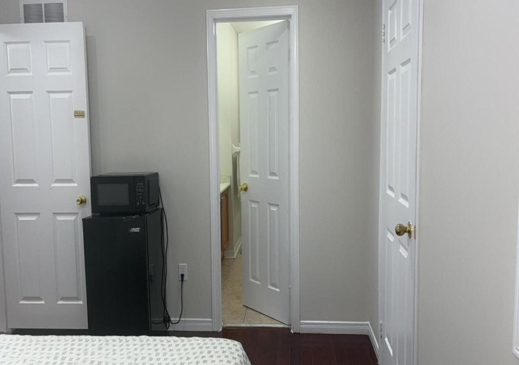 Beautiful private Room near Airport photo 4