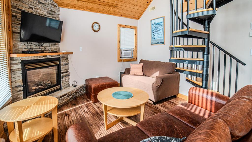 Muskoka Lakefront 3-bdrm Chalet photo 4