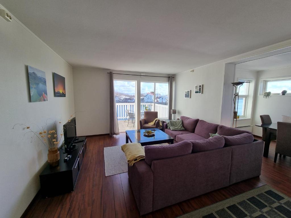 Apartment with fantastic seaview in Henningsvær. photo 2