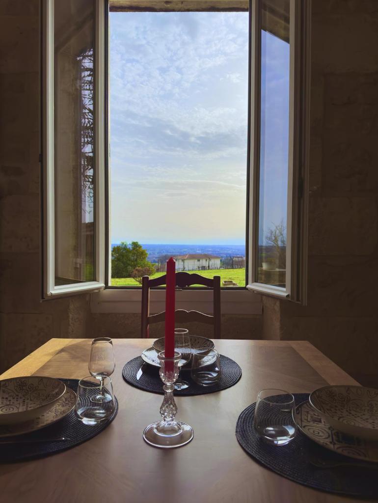 Élégance et Charme au Cœur des Vignes - Piscine et Décoration Artisanale