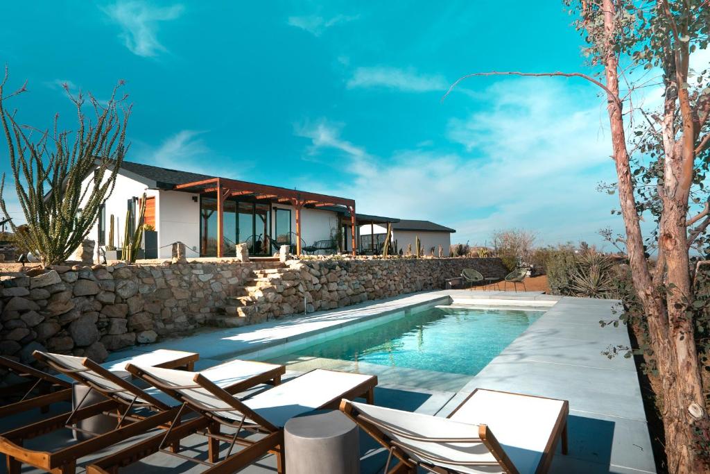 Calico Landing Pool & Spa image