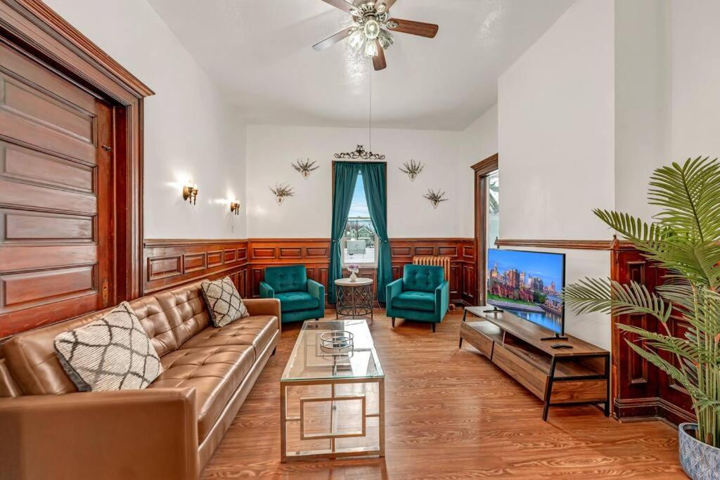 Victorian Charm in Buffalo & Niagara Falls image