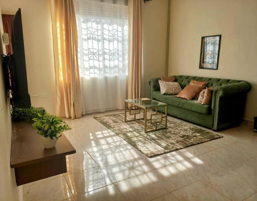 Lovely Double Bed with a Private Garden Nook photo 1