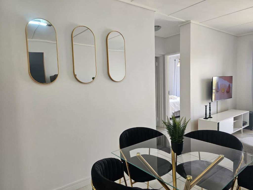 Outerspaces- 2 Bedroom apartment-Sandton photo 1