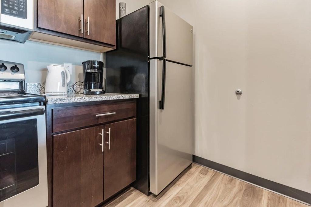 Spacious 2BR Suite Plus Patio Near Iowa State photo 4
