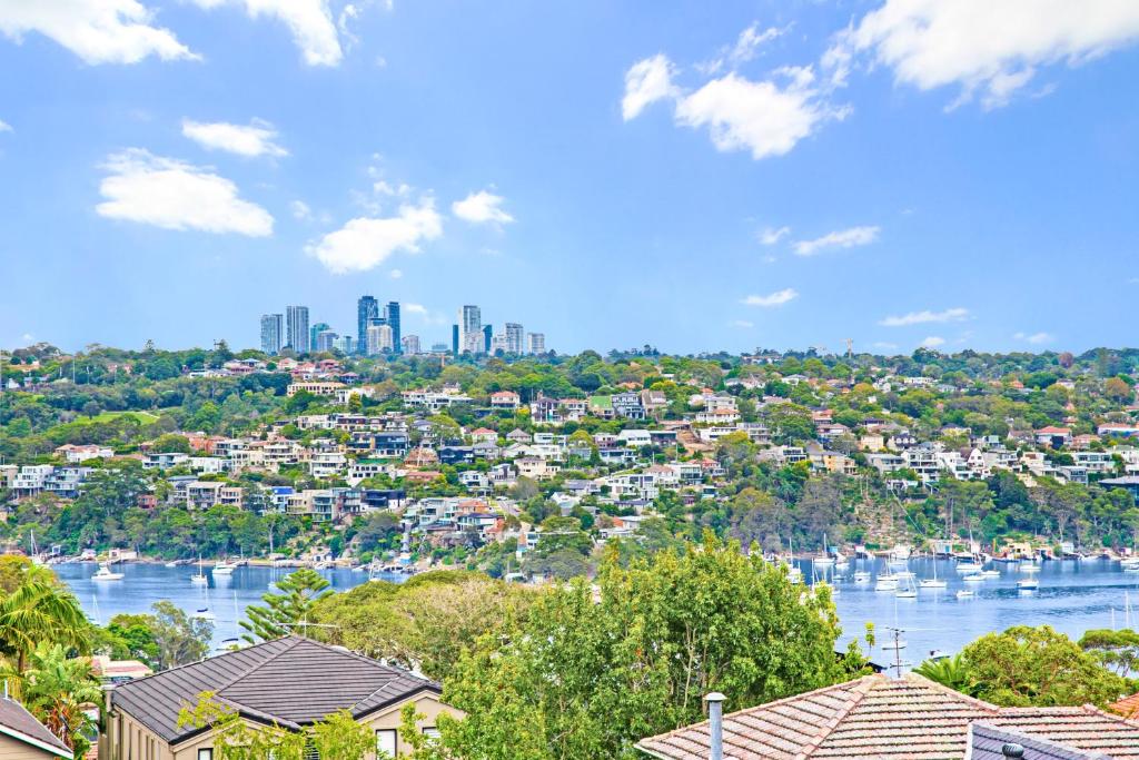 Modern Water-View 3 Bedroom Apartment in Mosman photo 3