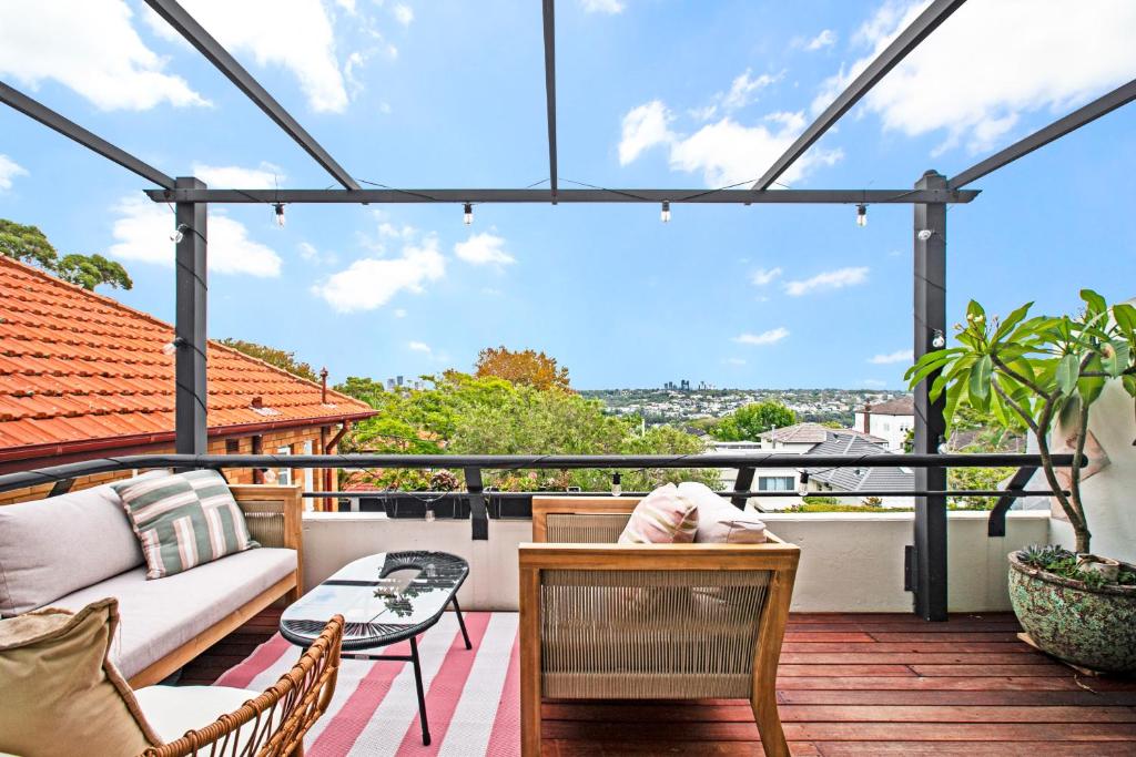 Modern Water-View 3 Bedroom Apartment in Mosman photo 2
