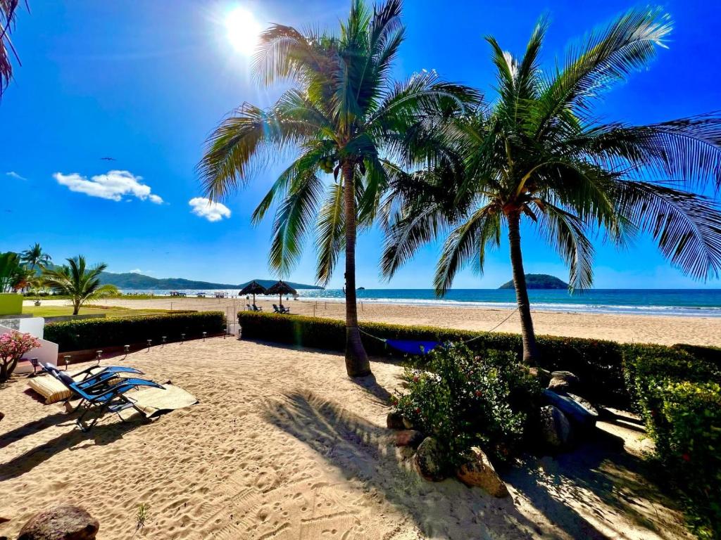 Beachfront Villa photo 2