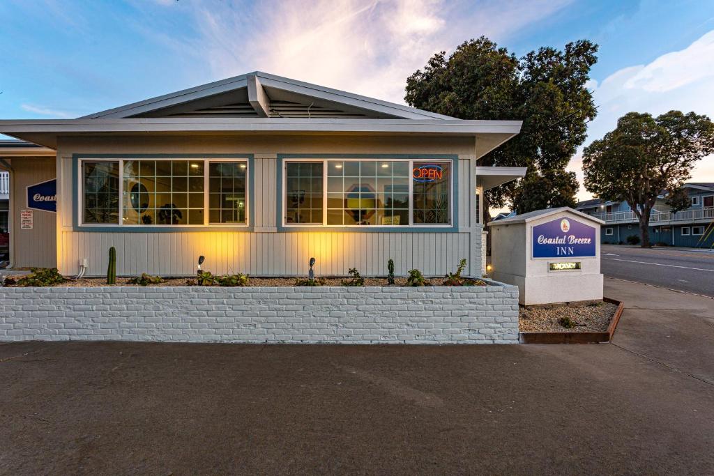 Coastal Breeze Inn photo 3