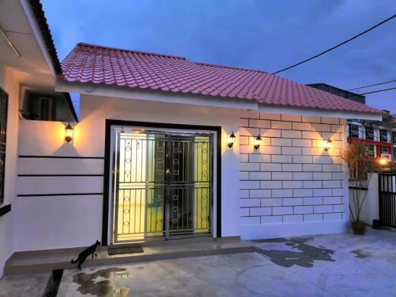 Pantai Homestay 118A