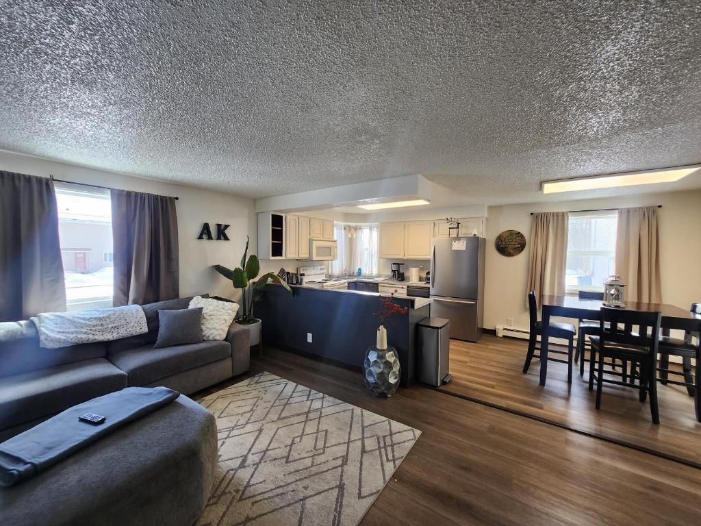 Newly Remodeled Relaxing Stay near Downtown image