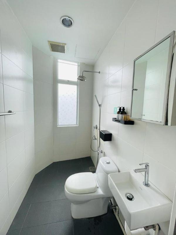 Halo Rooms Hotel photo 2