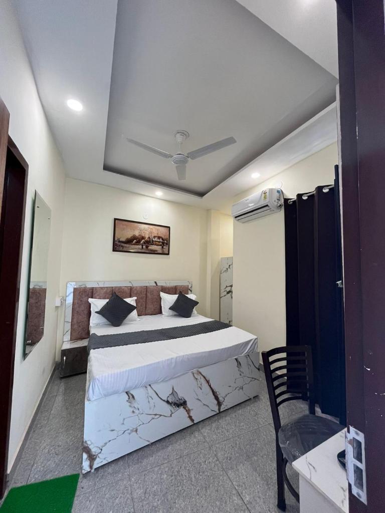 HOTEL THE GRAND REGENCY -- Luxury Rooms Stay -- Family, Couples, Corporate Special photo 3