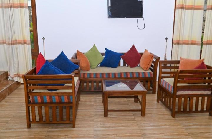 Negombo Royal Villa by Hotel Oviniru photo 3