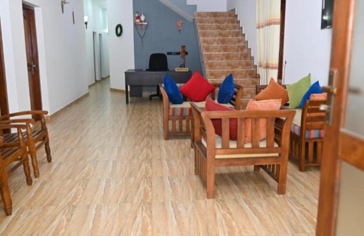 Negombo Royal Villa by Hotel Oviniru photo 2
