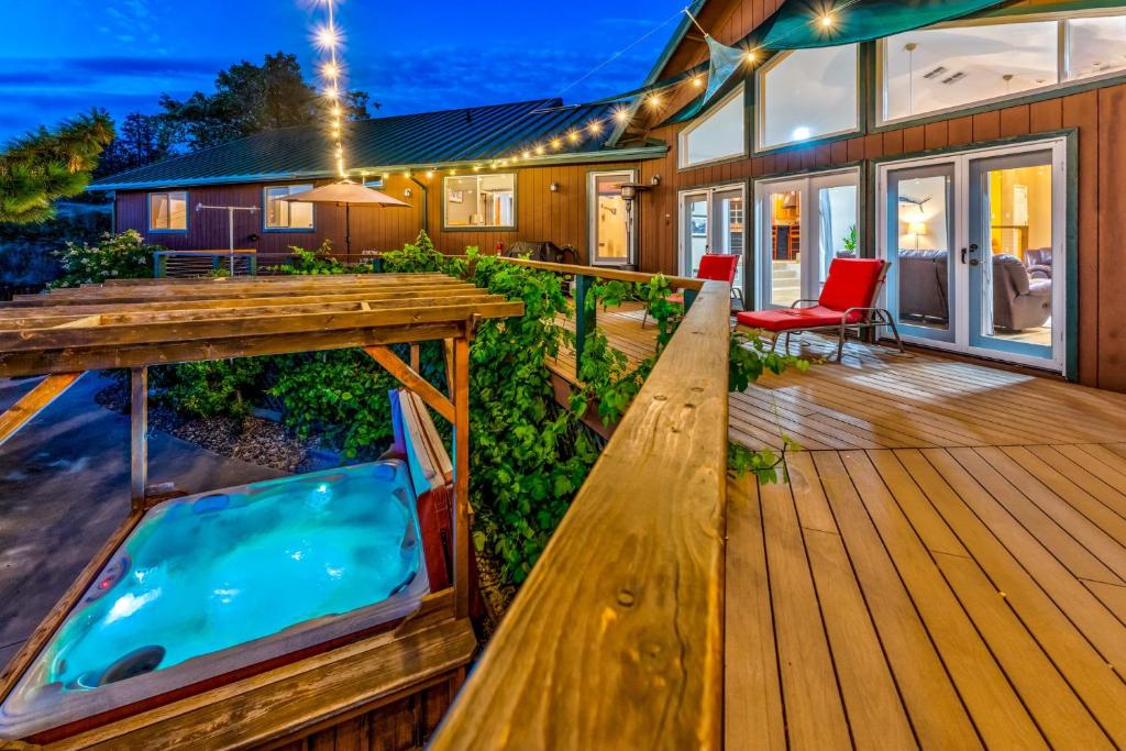 Skyline Lodge -5 bedrooms with stunning views photo 4