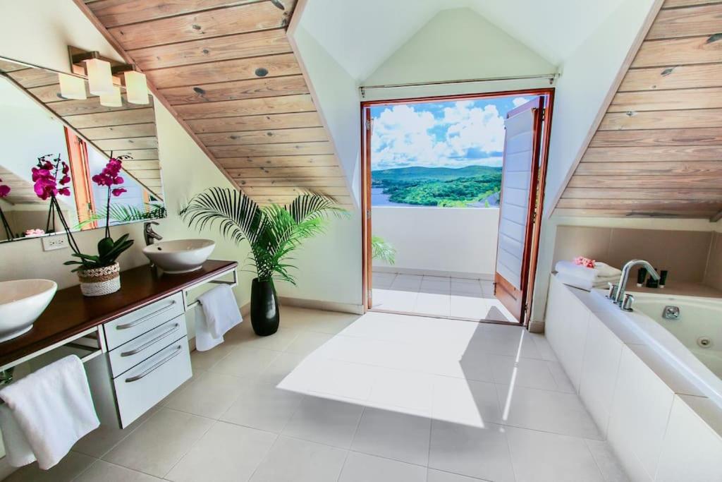 The Hideaway 3 Bedroom suite Pool/Sea View photo 1