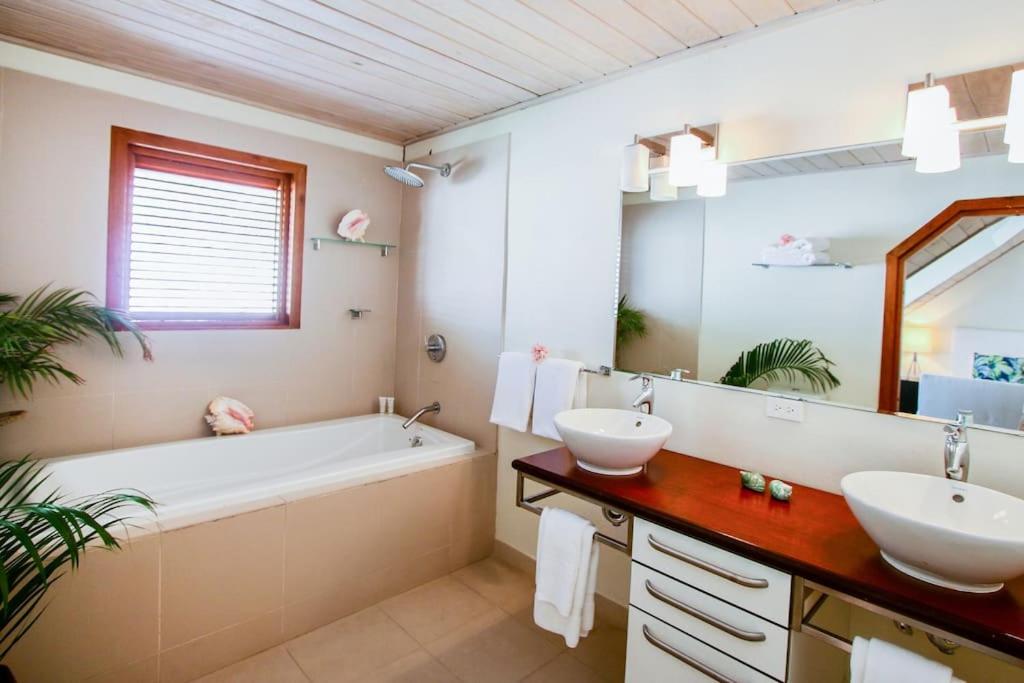 The Hideaway 3 Bedroom suite Pool/Sea View photo 2