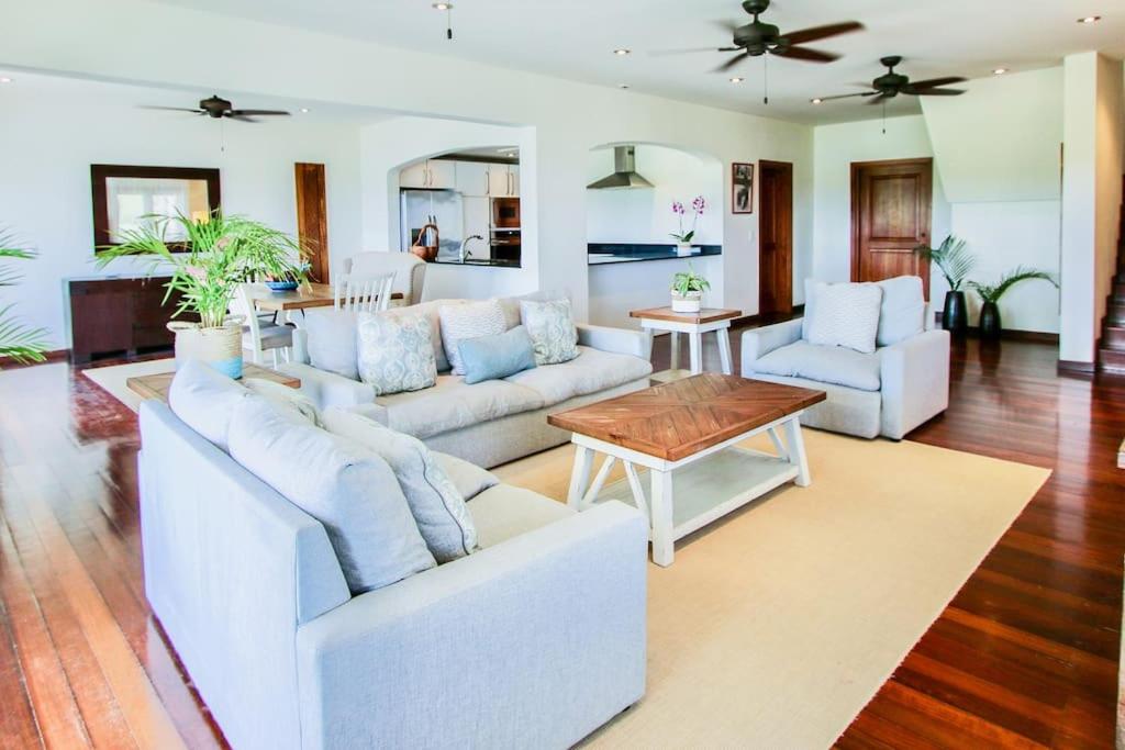 The Hideaway 3 Bedroom suite Pool/Sea View photo 4