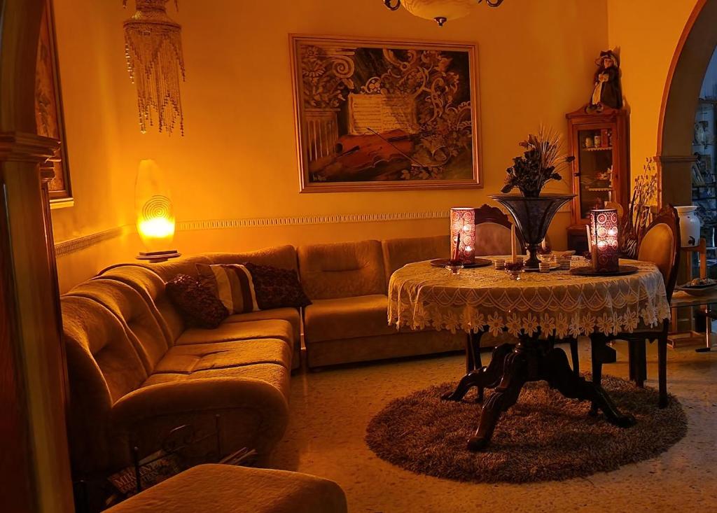 Saracini's Homestay - 156, Emerald photo 4