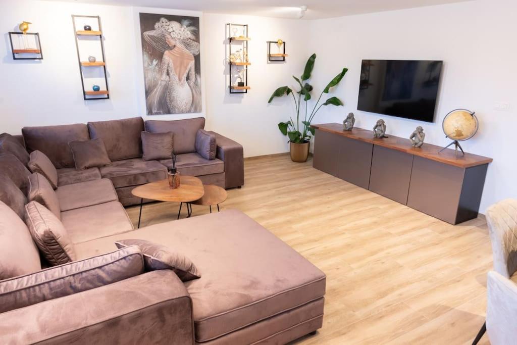 Stijlvol appartement met jacuzzi & sauna photo 3