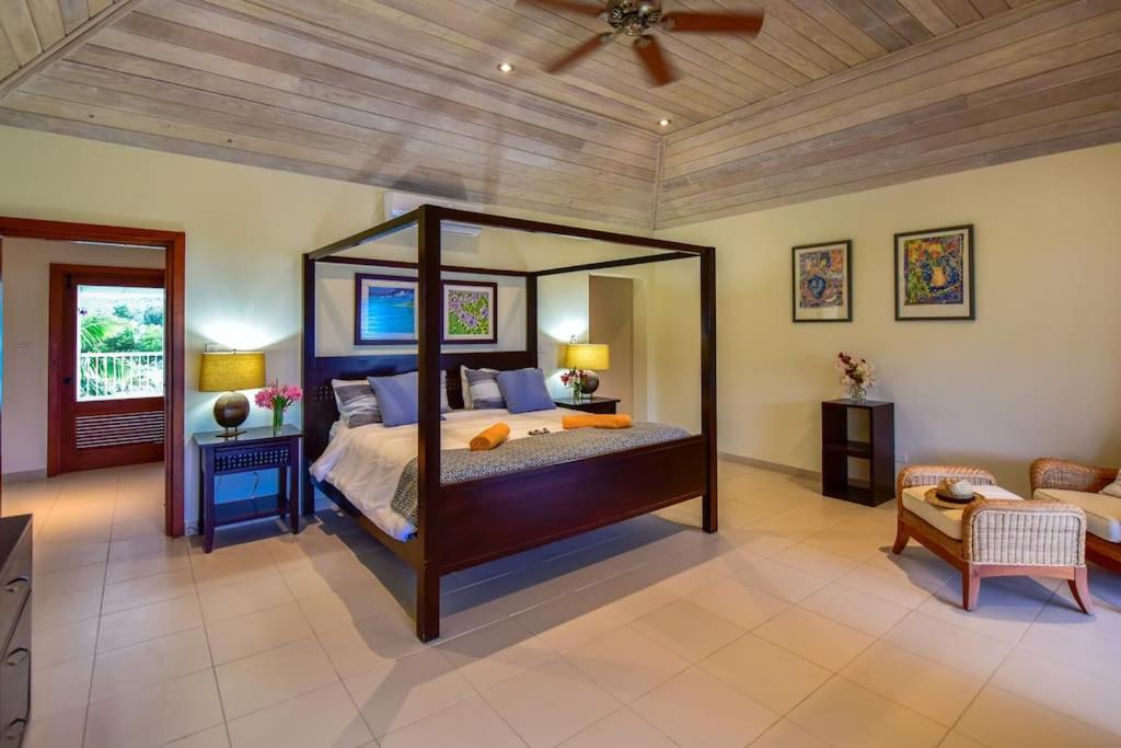 The Hideaway 3 Bedroom Townhouse with Pool photo 2