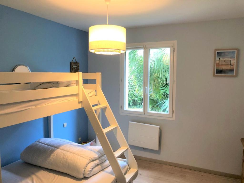 Agréable maison ensoleillée avec jardin arboré photo 2
