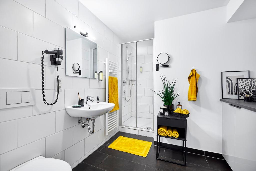 SEEGER Living Comfort Downtown - Tap to explore photos