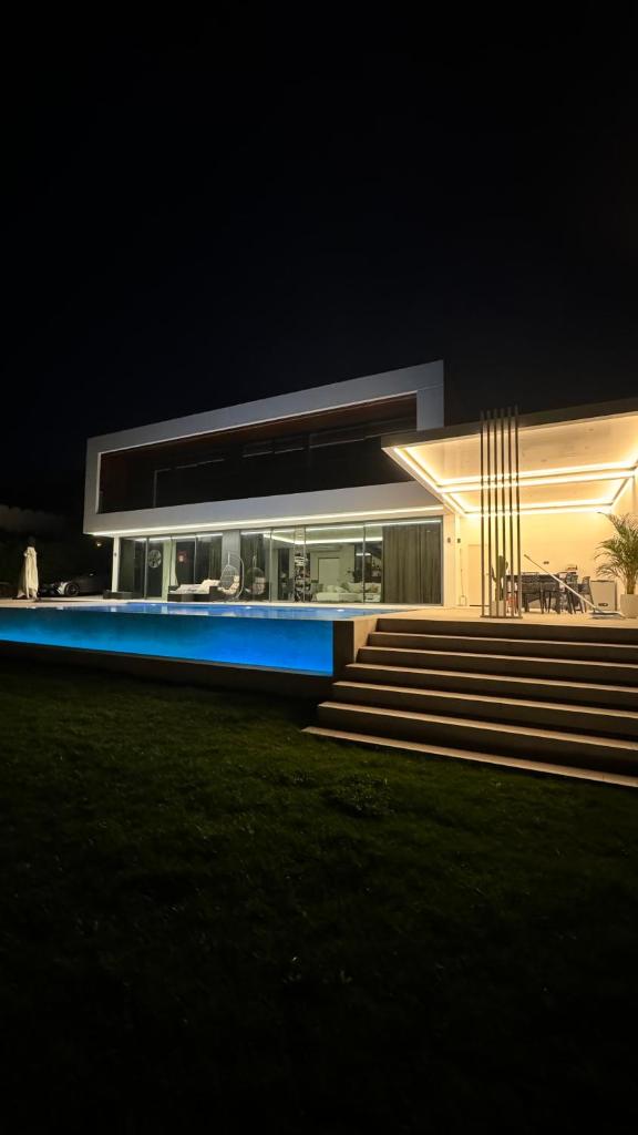 Villa exclusiva con piscina infinity y jacuzzi! photo 2