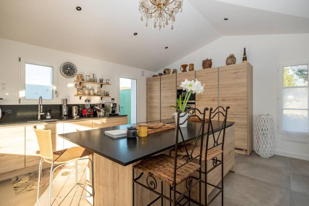 Maison familiale neuve avec piscine chauffée photo 4