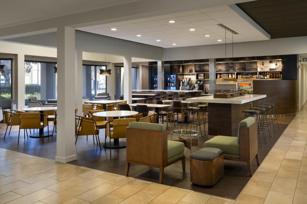 Courtyard by Marriott San Mateo Foster City image
