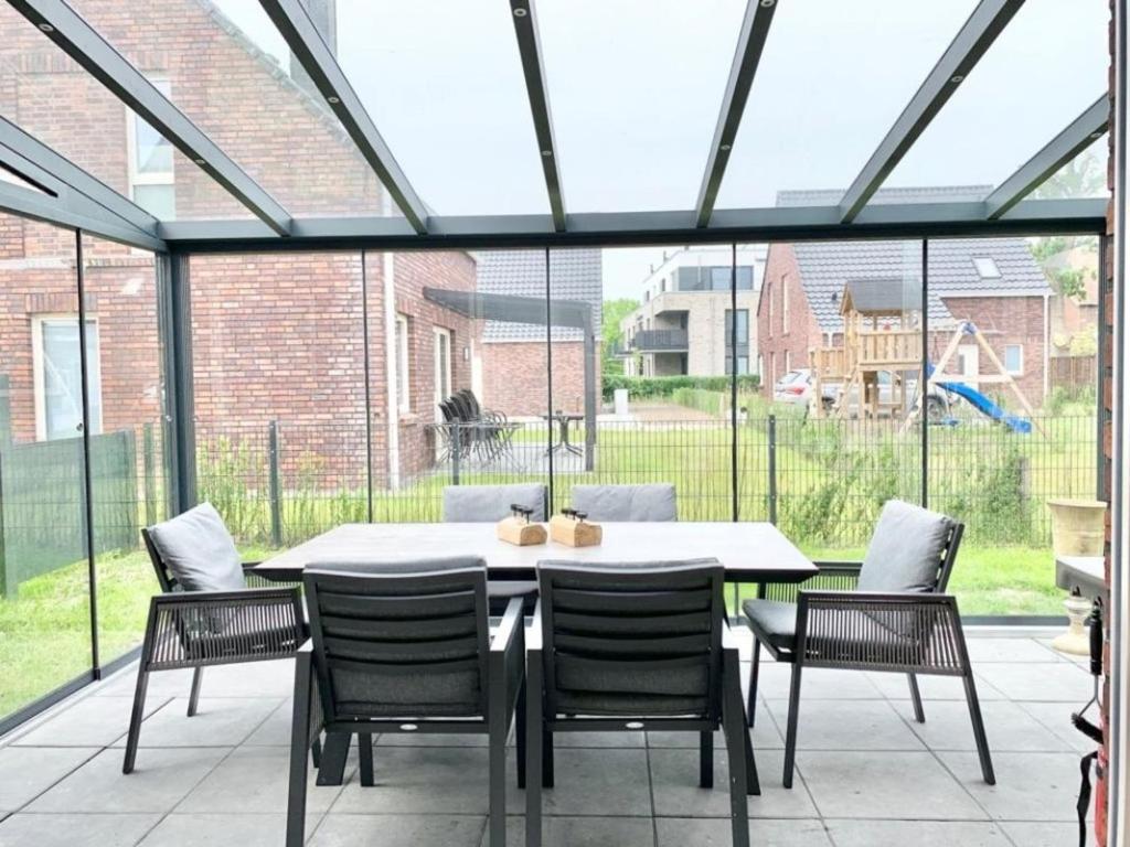 Neues Ferienhaus mit Sauna und eingezäunten Garten in Fedderwardersiel photo 1