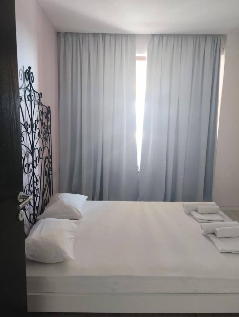 Golden Sands Rentals Apartments photo 3