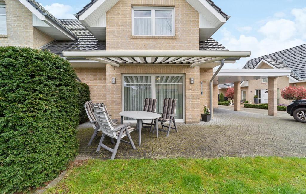 3 Bedroom Stunning Home In Haren ems photo 1