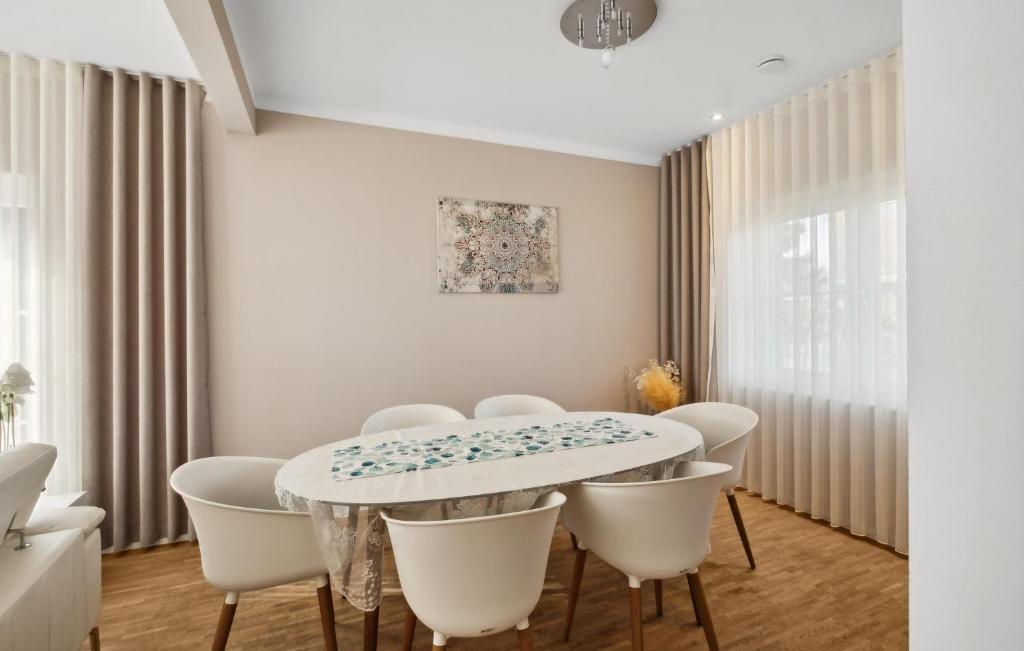 Amazing Home In Falkensee With Wi-fi photo 2
