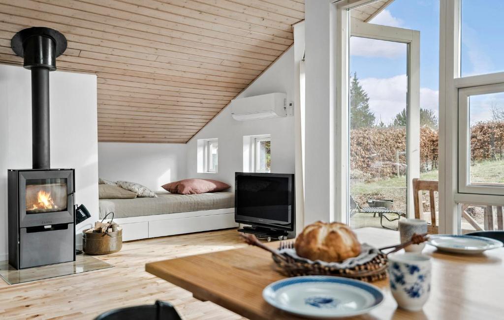 Beautiful Home In Rude With Kitchen photo 2