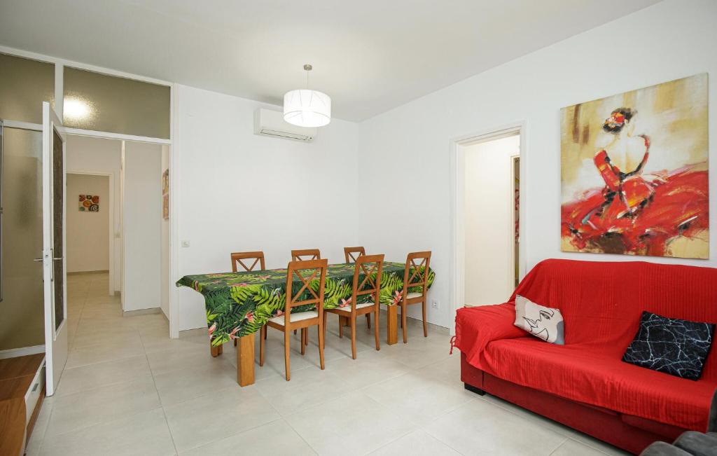 Amazing Apartment In Roses With 4 Bedrooms And Wifi photo 3