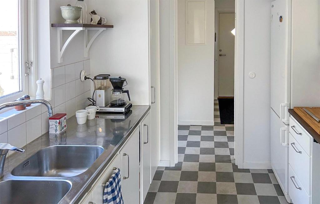 Amazing Home In Beddingestrand With Kitchen photo 4
