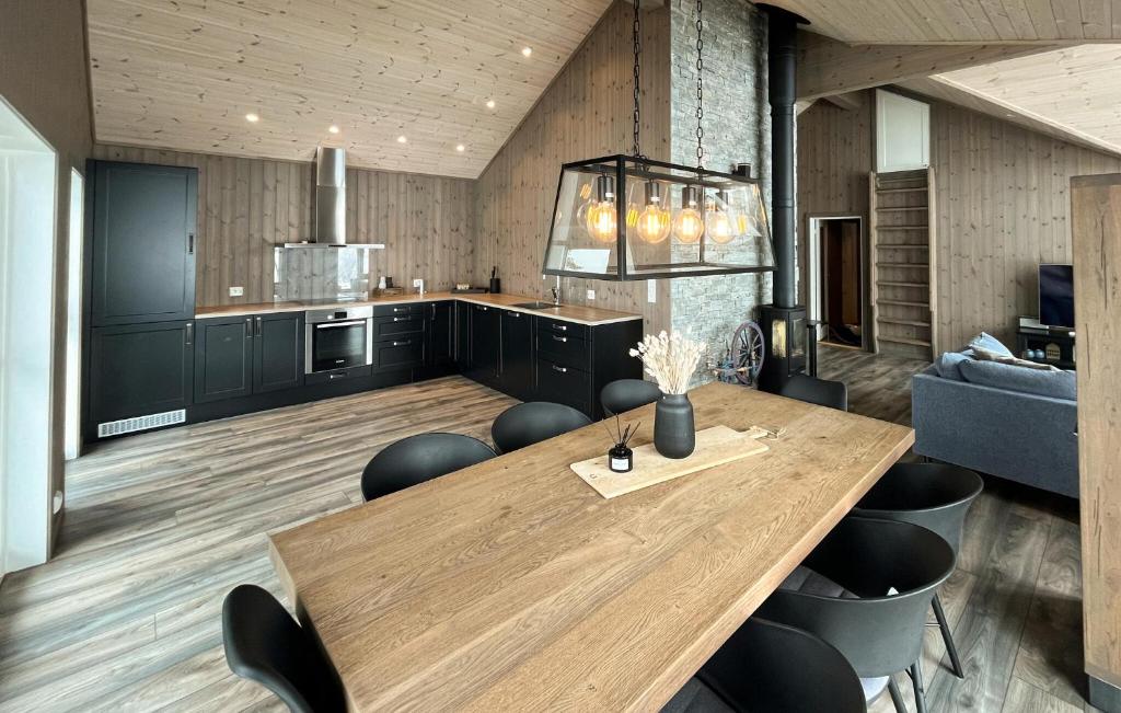 Gorgeous Home In Evje With Lake View photo 4