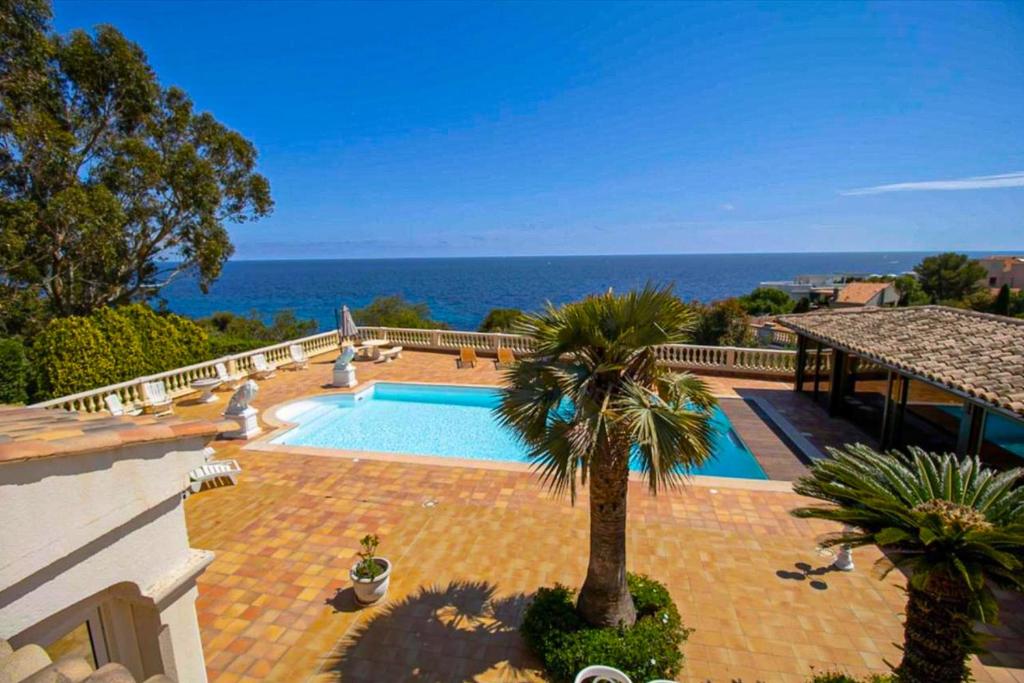 Luxurious Villa for 10 People - Seaside - Private Pool photo 2