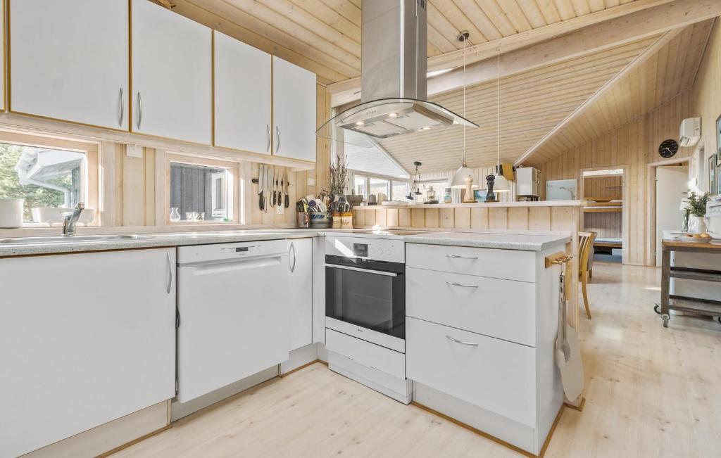 Beautiful Home In Sjllands Odde With Wifi photo 4