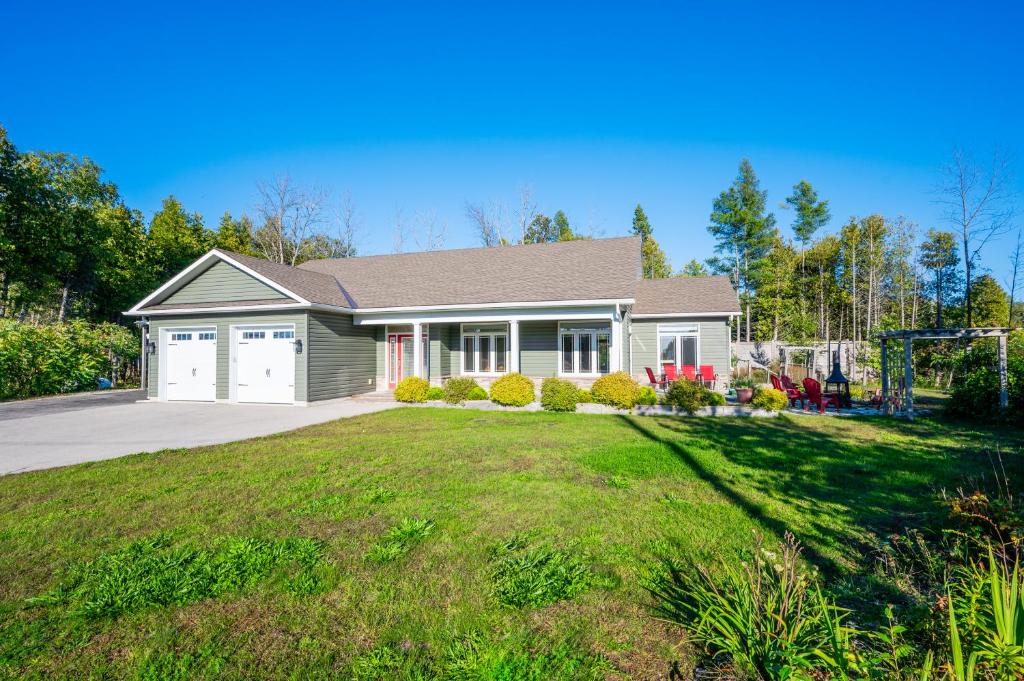 Craftsman Cottage With Hot Tub Near Beach photo 2