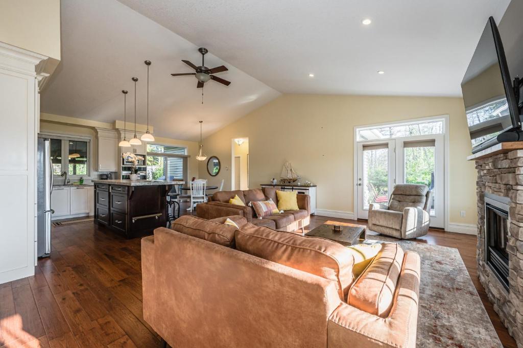 Craftsman Cottage With Hot Tub Near Beach photo 4