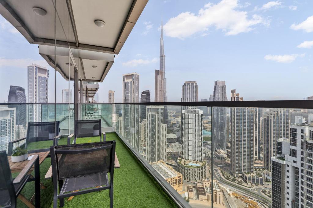 High Floor Burj Khalifa & Sea View with stunning Infinity Pool photo 2