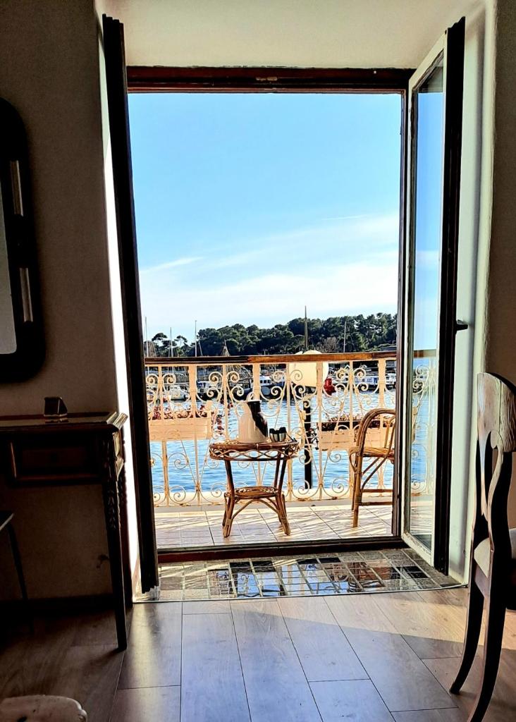 Seaside apartment photo 1